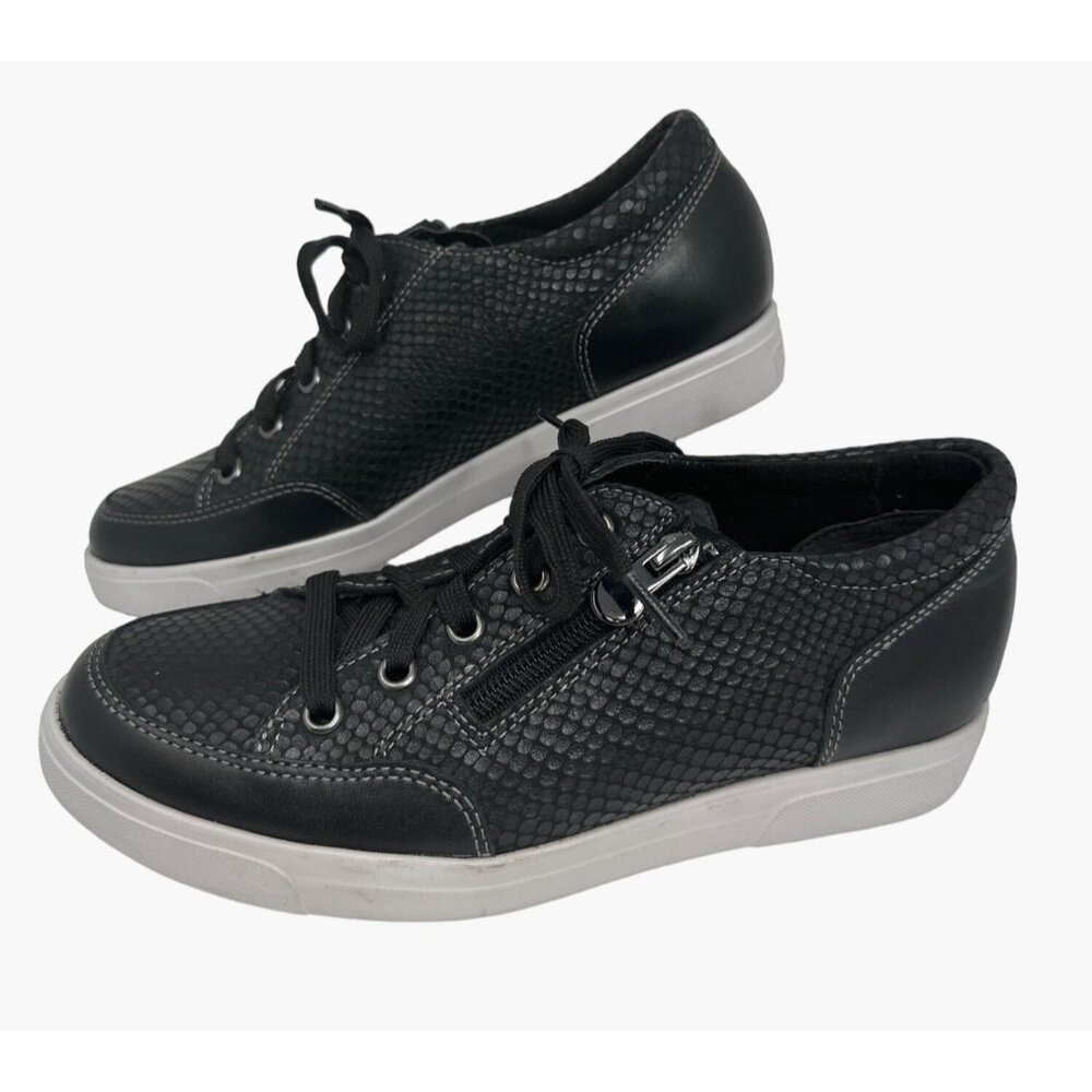 Munro Gabbie Womens Size 6.5M Black Snake Print Leather Lace Up Sneakers